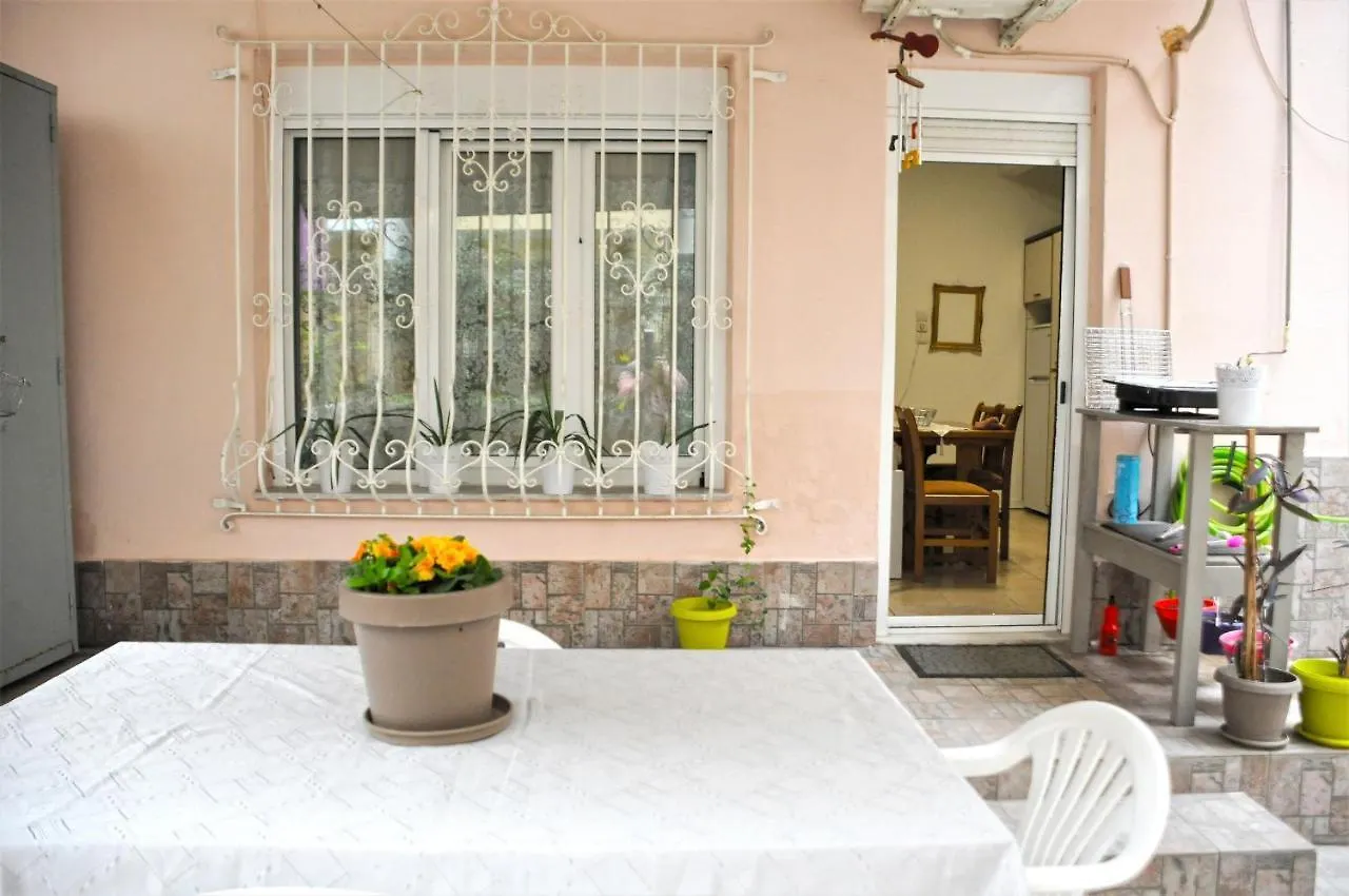 Garden House/Thessaloniki/Wifi Appartement 0*, Thessaloniki Griekenland